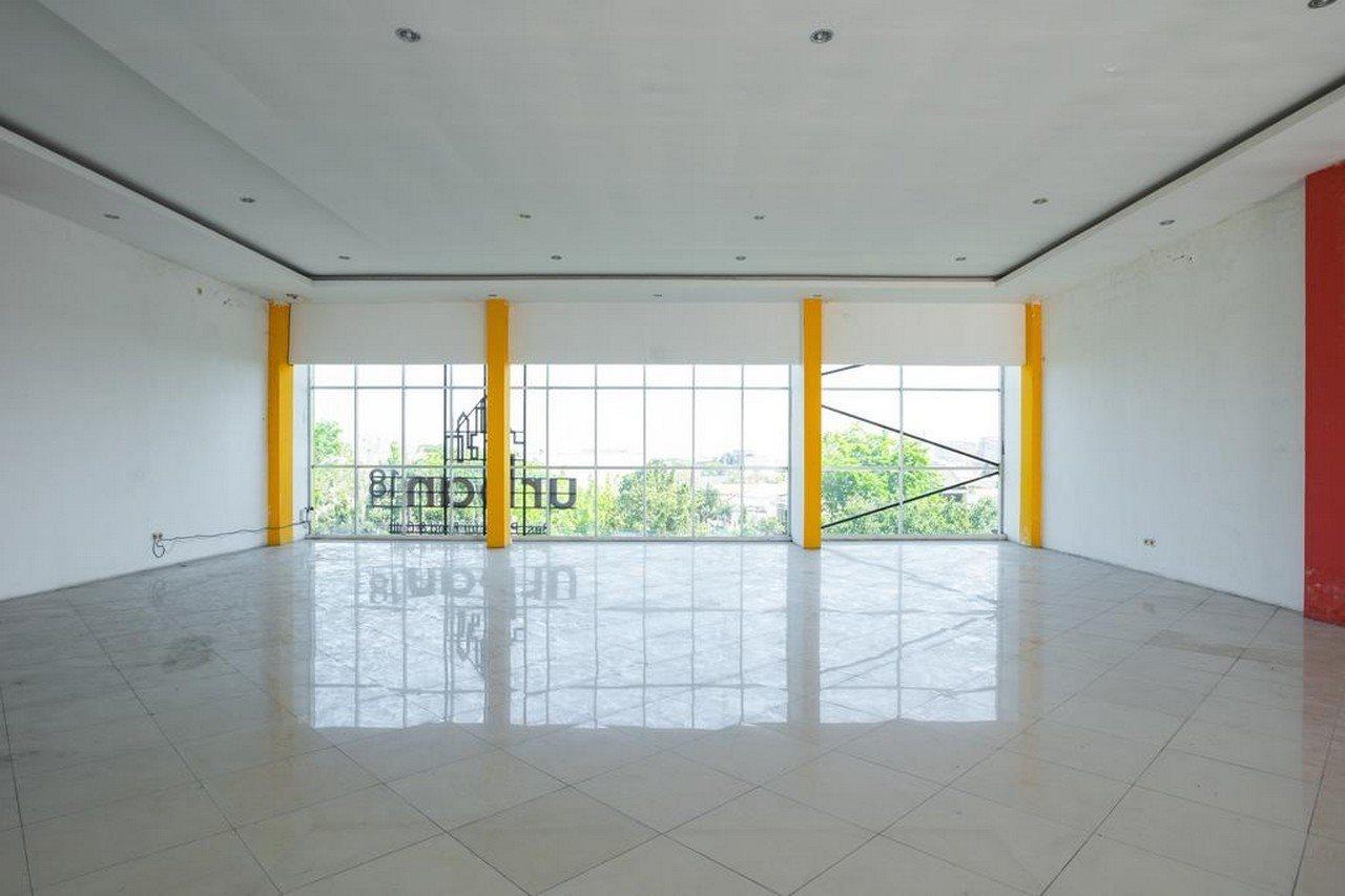 Отель Oyo Flagship 1575 Urban 18 Сурабая Экстерьер фото