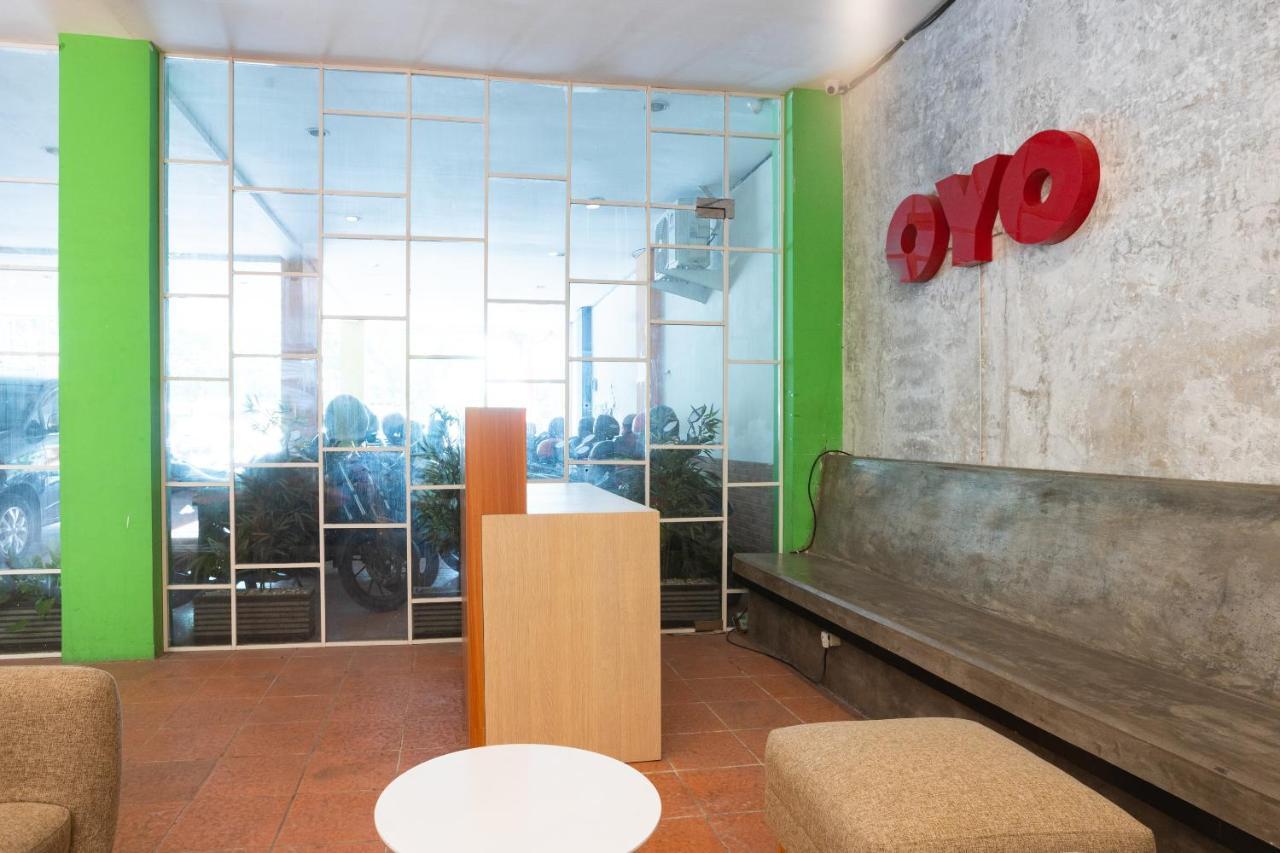 Отель Oyo Flagship 1575 Urban 18 Сурабая Экстерьер фото